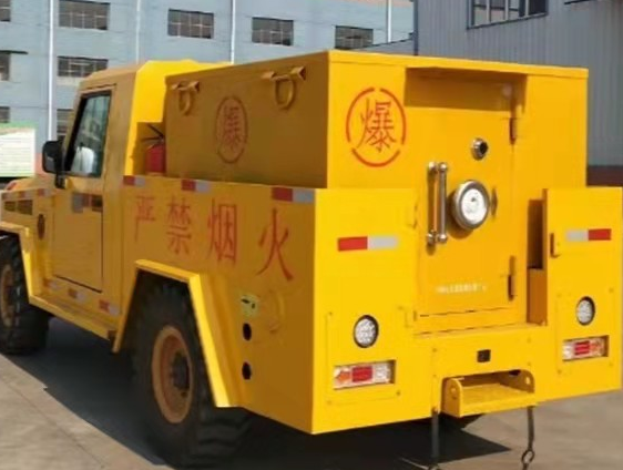 方正凯龙爆破器材运输车：保障爆破任务的安全运行