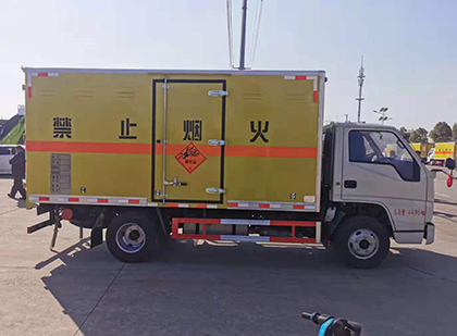 方正爆破器材运输车技术升级与安全合规新趋势